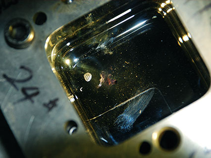 <a href='http://www.mmqa.cn/product/3.htm' class='text_a'>模具激光焊機(jī)</a>修復(fù)鏡面模具效果